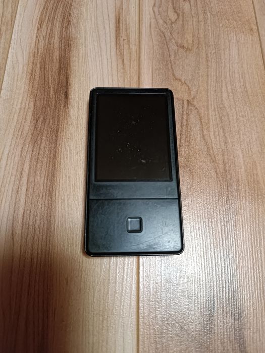 iRIVER E100, 8 ГБ + microSD.