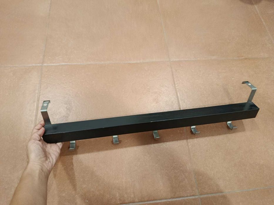 Cabide preto de pendurar na porta IKEA