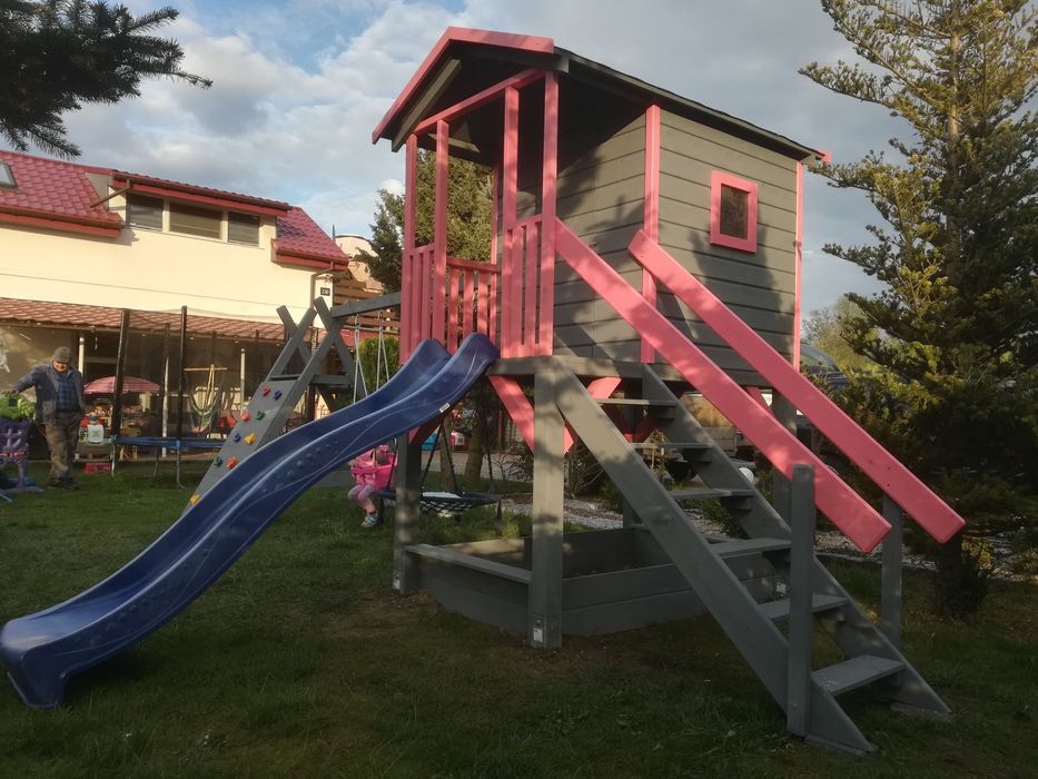 Plac zabaw dla dzieci (domek dla dzieci)