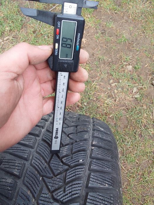 Opona zimowa 225/55r17 DUNLOP 7mm