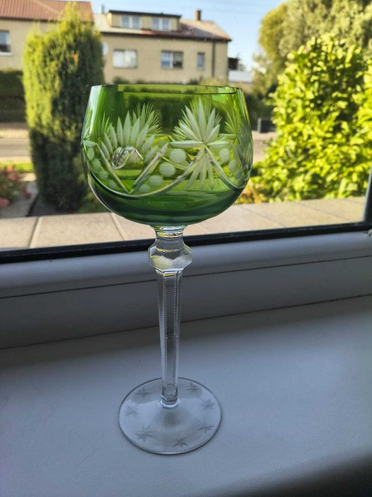 Zielony kielich Römer – szlifowany, vintage