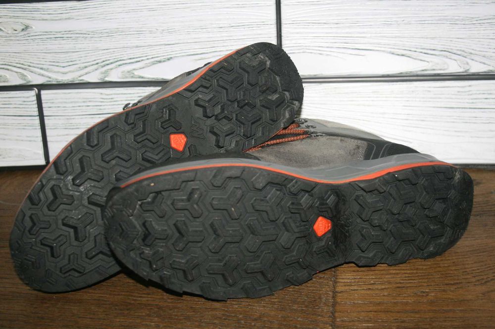 Ботинки трекинговые  Quechua waterproof 44 р. (28 см )