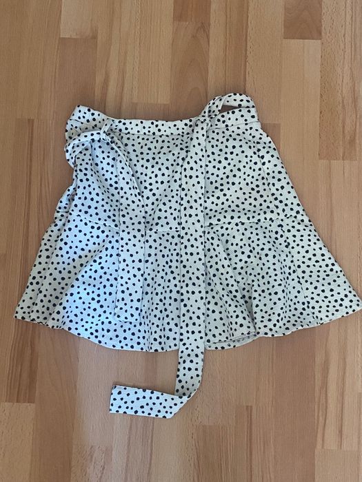 Spódnica z wbudowanymi spodenkami