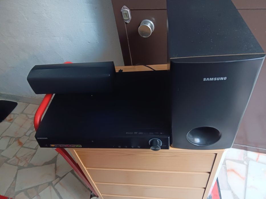 Sistema de som com 5 colunas