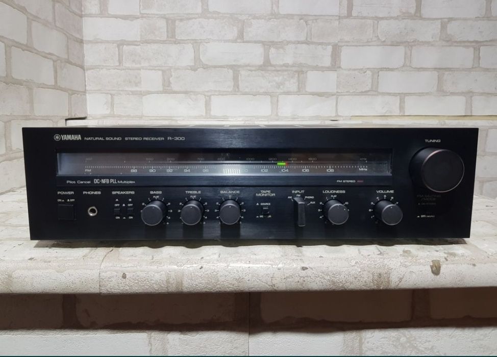 Стерео ресивер/підсилювач YAMAHA R-300, *2х65 Вт, +1ш. б/у з Німеччини