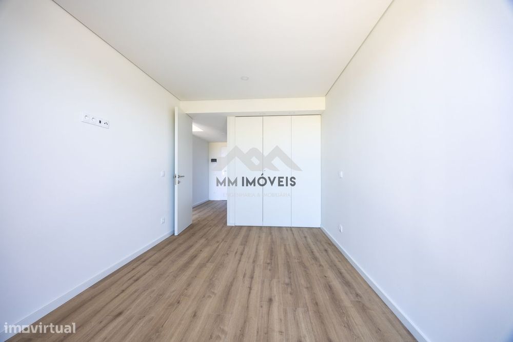 Apartamento T1 Novo |  Polo Universitário  | S. João | Varanda | Garag