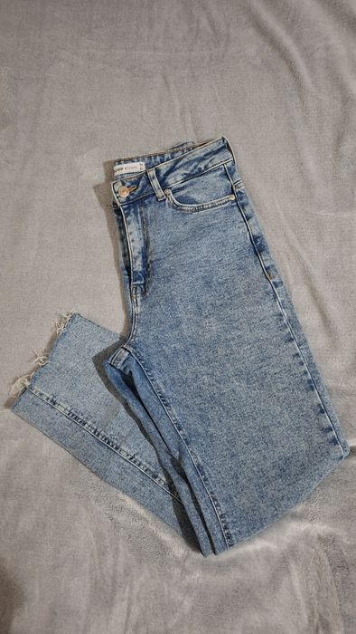 Jeansy straight jasne