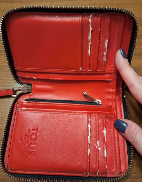 Portfel Tous Kaos Icon beżowy z dodatkami czerwonymi,używany,tanio!