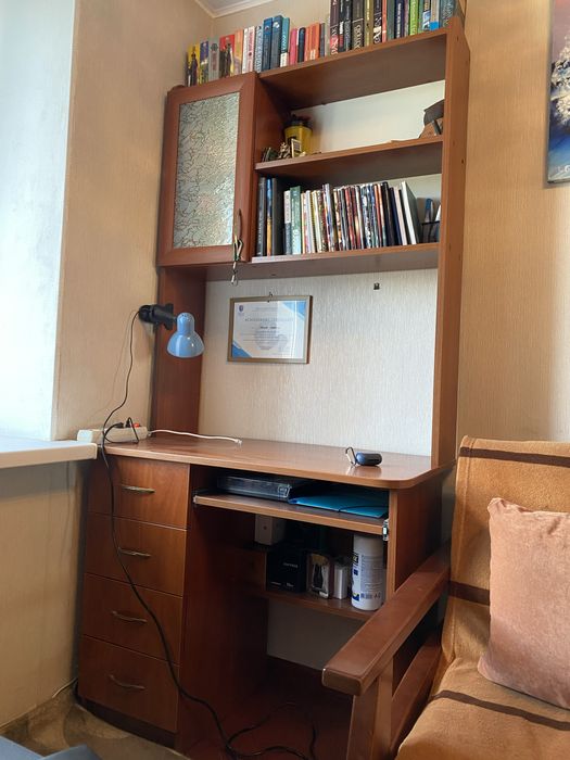 Стіл компʼютерний