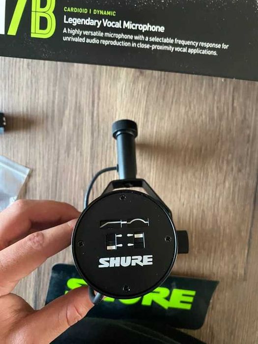 Shure SM7B - Microfone de Estúdio