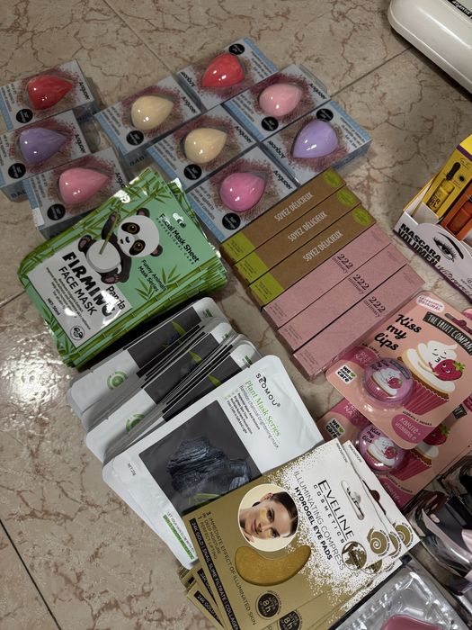 Stock produtos maquilhagem e cuidados de pele