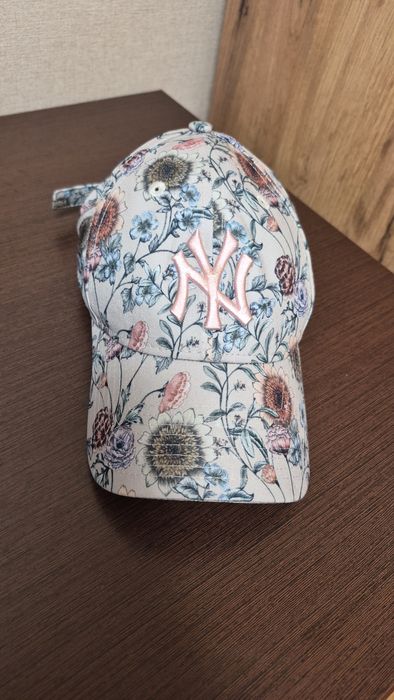Продам женскую кепку NY New Era