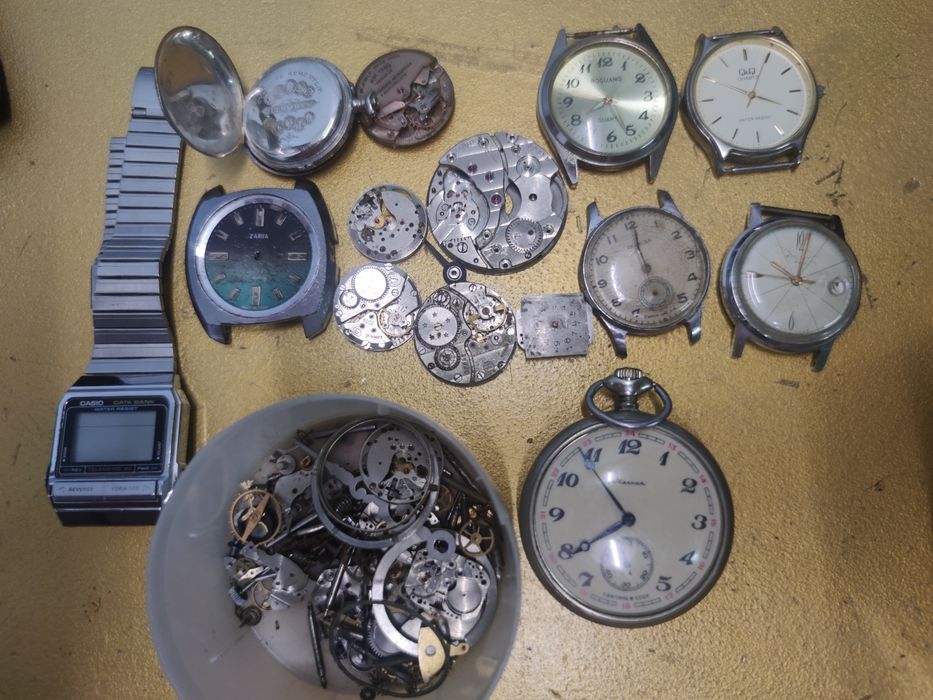 Часы наручные разные, запчасти.