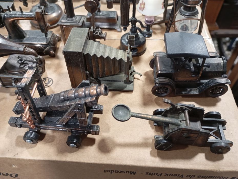 Miniaturas apara afia lápis em bronze antigas