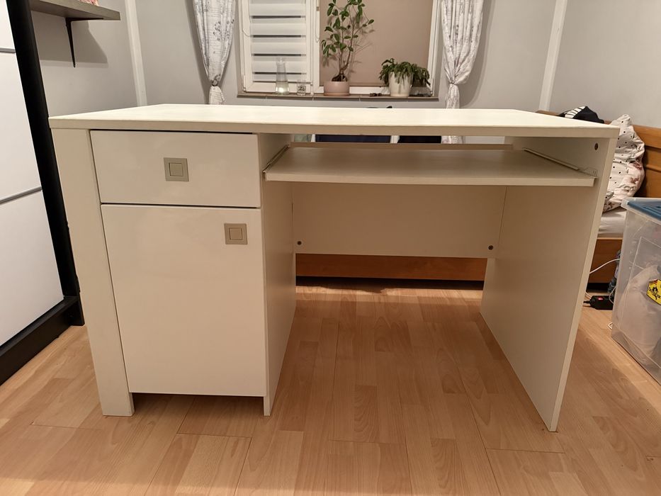 Biurko młodzieżowe