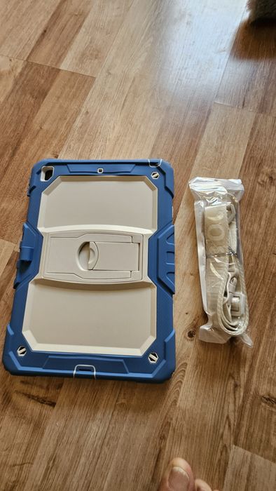 Plecki iPod 10.2 z paskiem