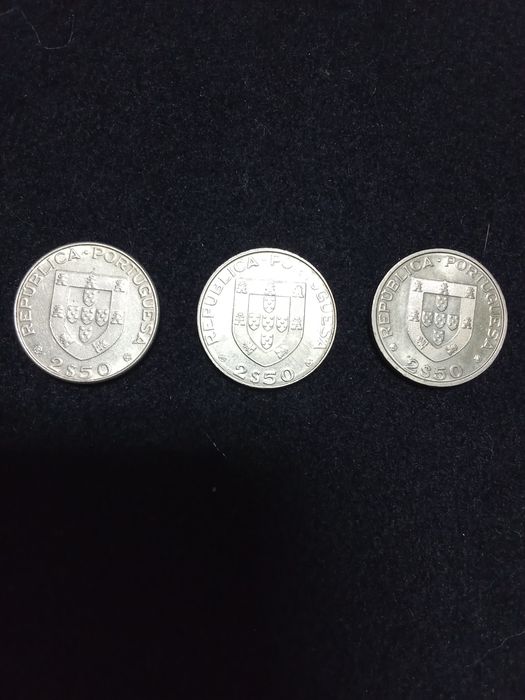 Moedas Comemorativas (3) de 2.50 Escudos