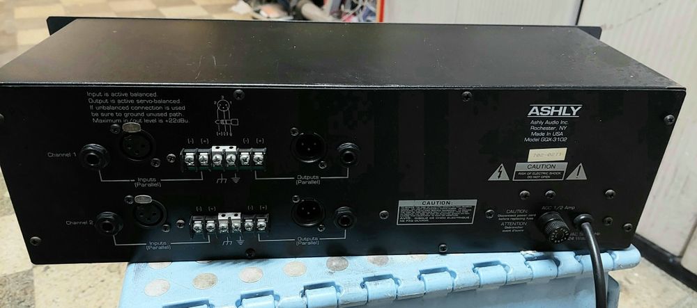 Equalizador Ashly   com 31  frequências por canal