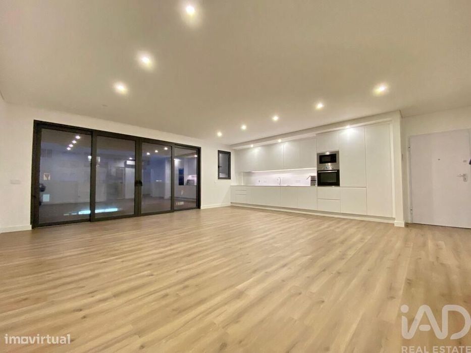 Apartamento T2 em Quelfes de 107,5 m2