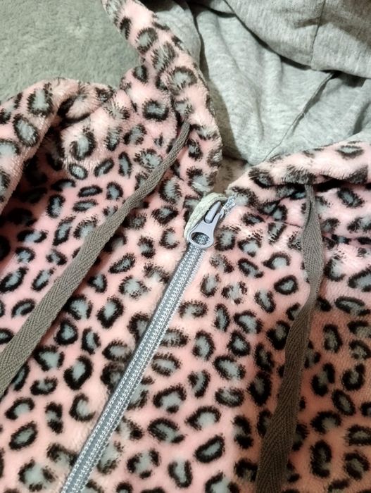 Два теплых махровых человечка