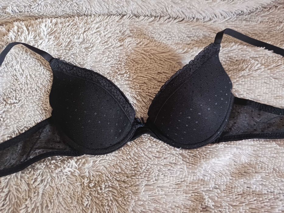 Czarny stanik biustonosz rozmiar 70 B