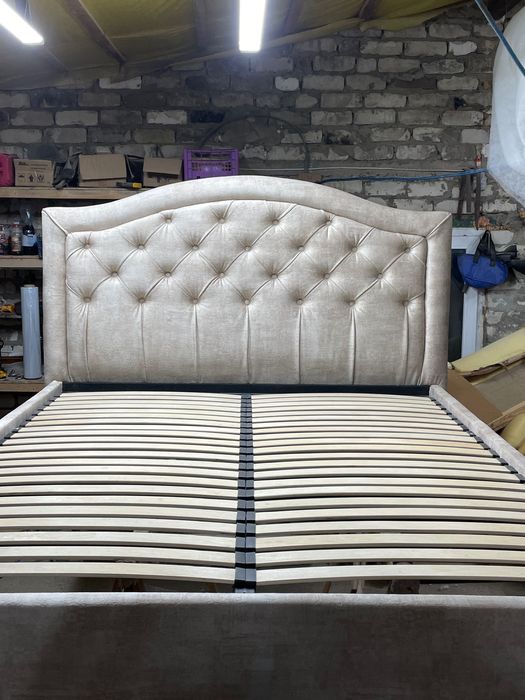 Продам нове ліжко та диван