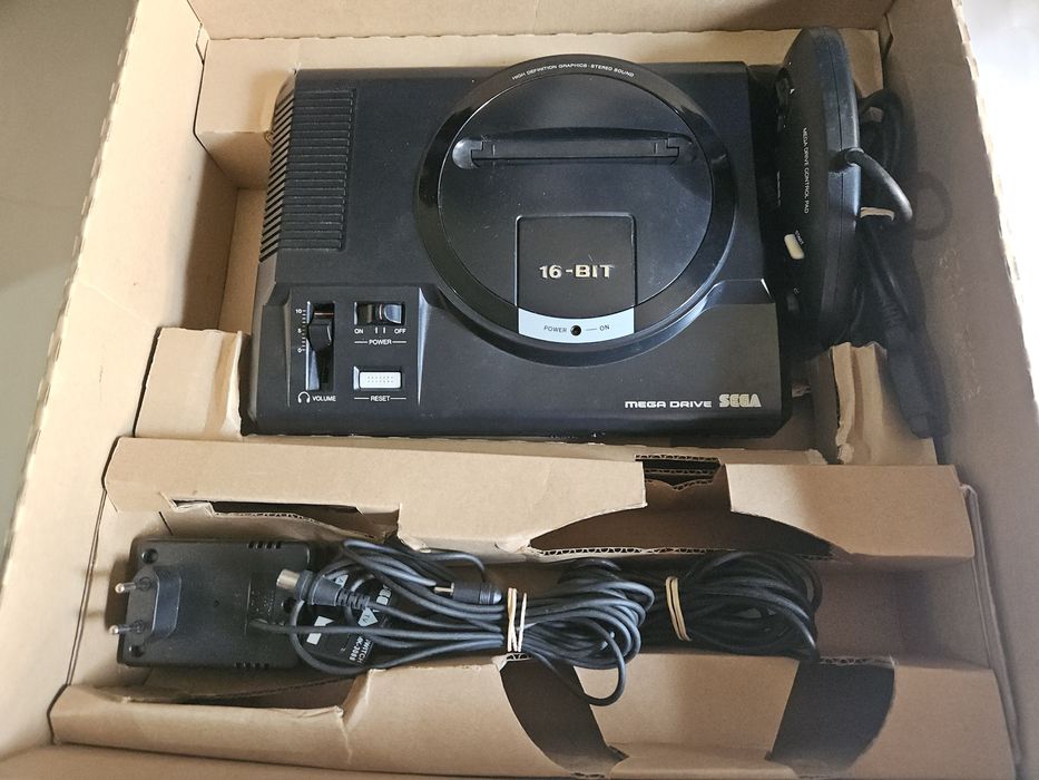 Consola megadrive com caixa