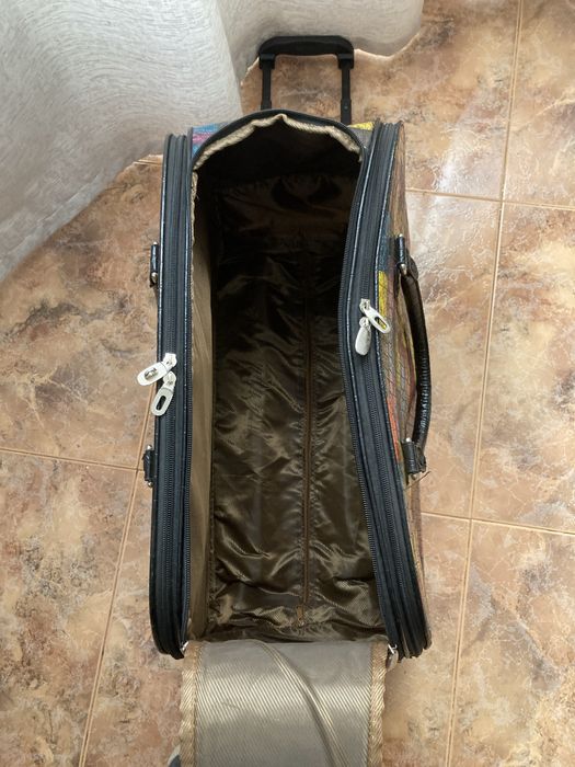 Mala de viagem de cabine em bom estado