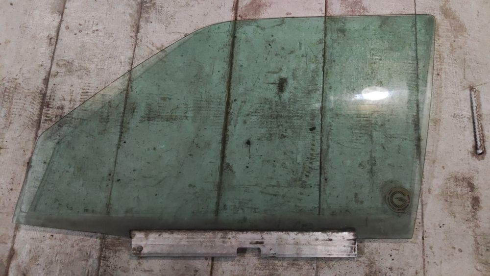 Скло водія водійське ліве Секюріт Sekurit