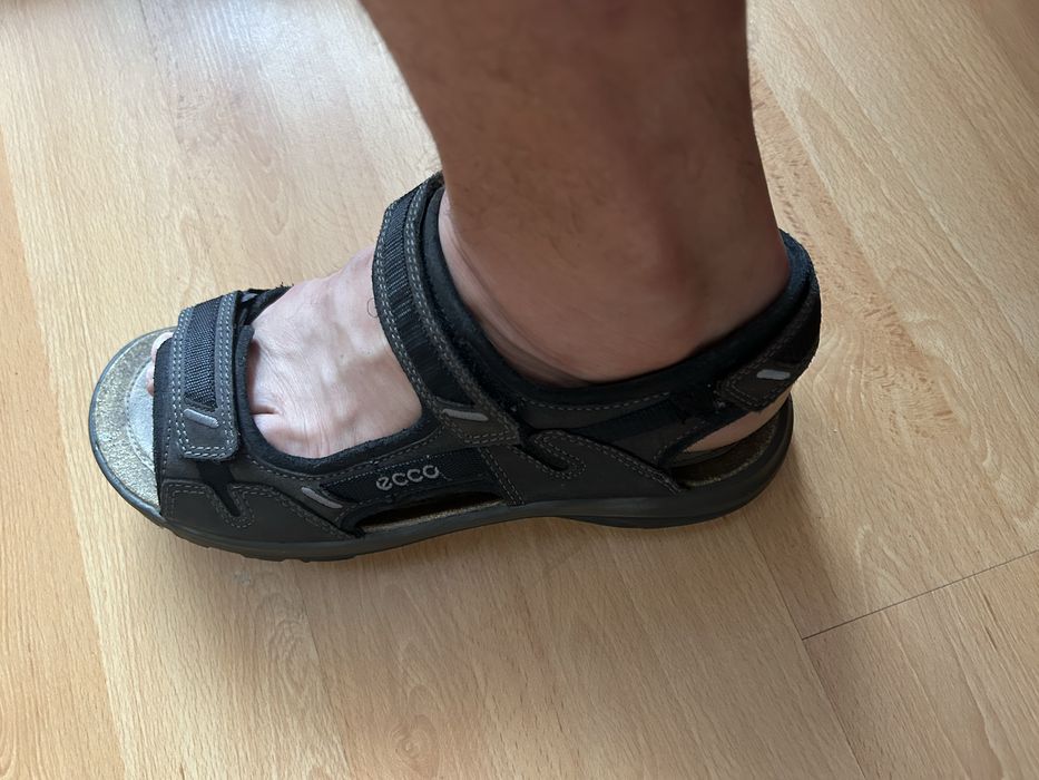 Ecco piękne sandały rozmiar 44
