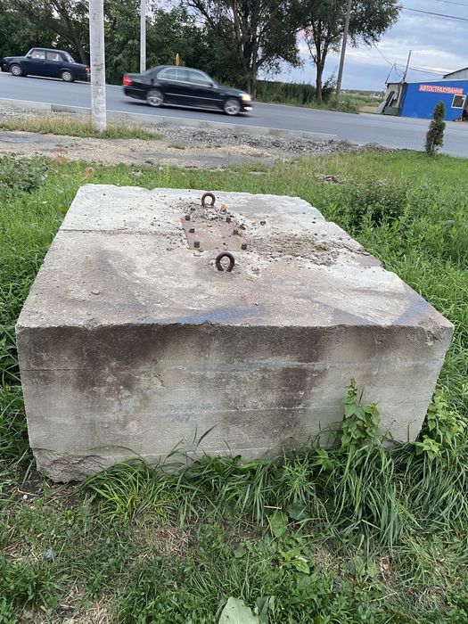 Бетоний квадрат