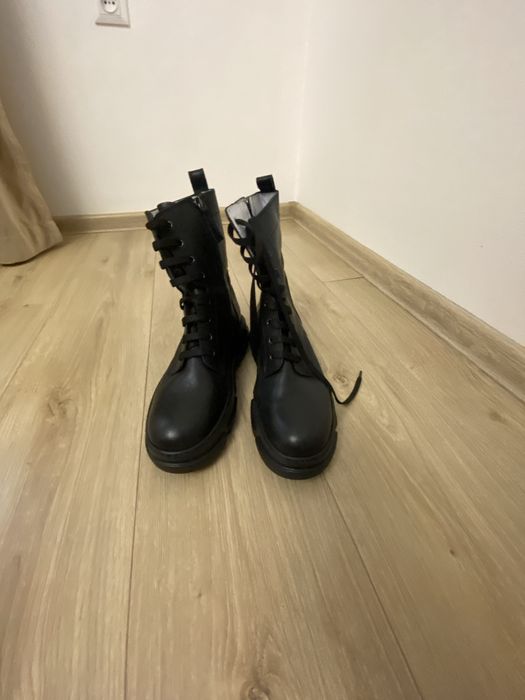 Черевики. Чоботи жіночі