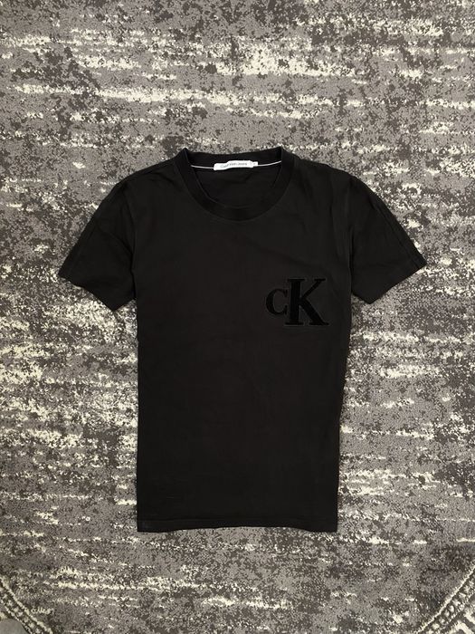 Футболка Calvin Klein Jeans темно графітового кольору  великий логотип Л-ХЛ розмір