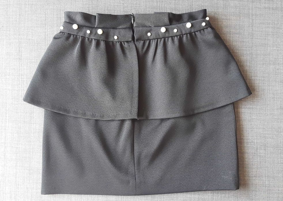 Spódnica z baskinką i perłami, Zara (NOWA)