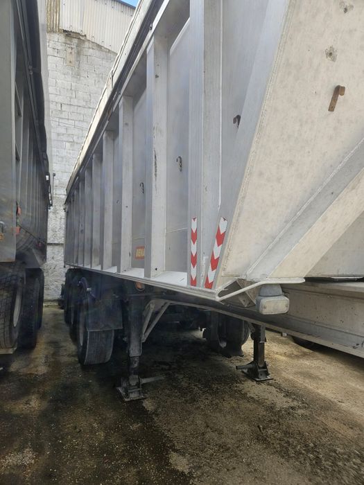 Vende se reboque basculante de aluminio