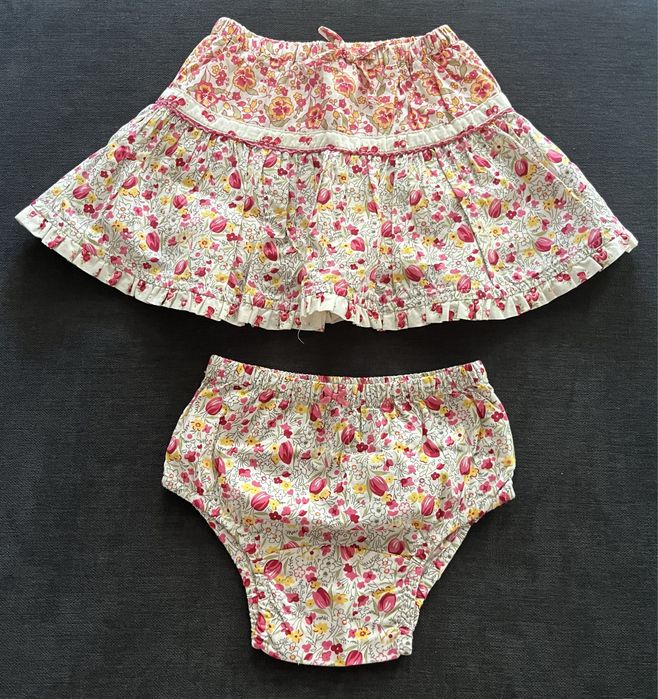 Saia menina GAP com cueca