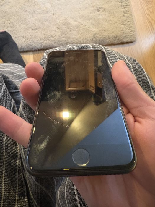 Telefon IPhone 8