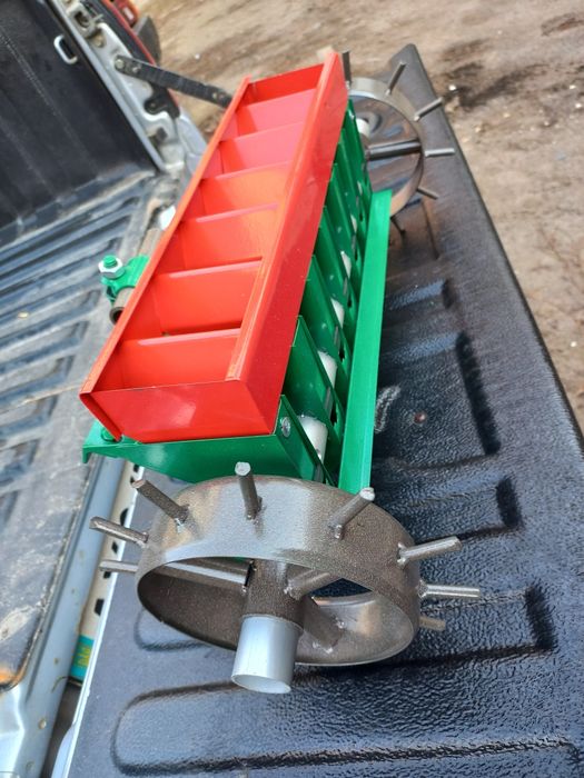 Сеялка ручная семирядная