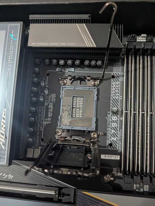 Placa Mãe Aorus Z790 XTREME X (DANIFICADA)