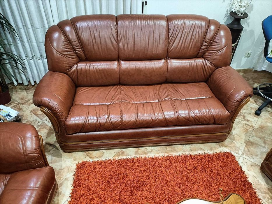 Conjunto de sofás e mesa de centro