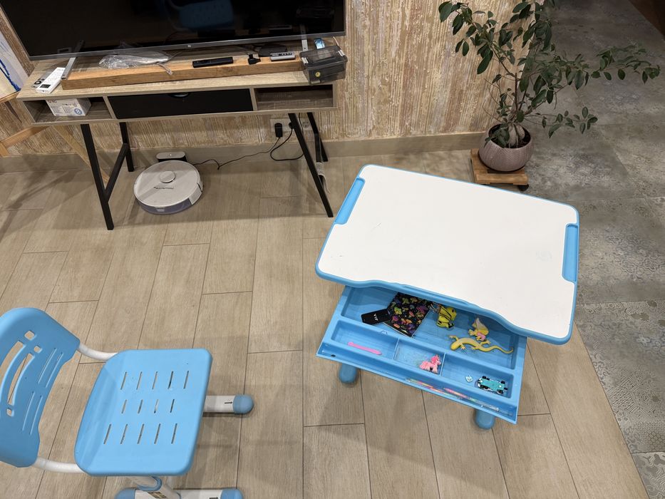 Дитяча парта з регулюванням висоти + стілець (комплект)