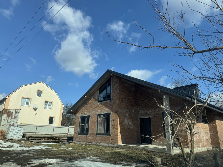 Продаж будинку Лезневе