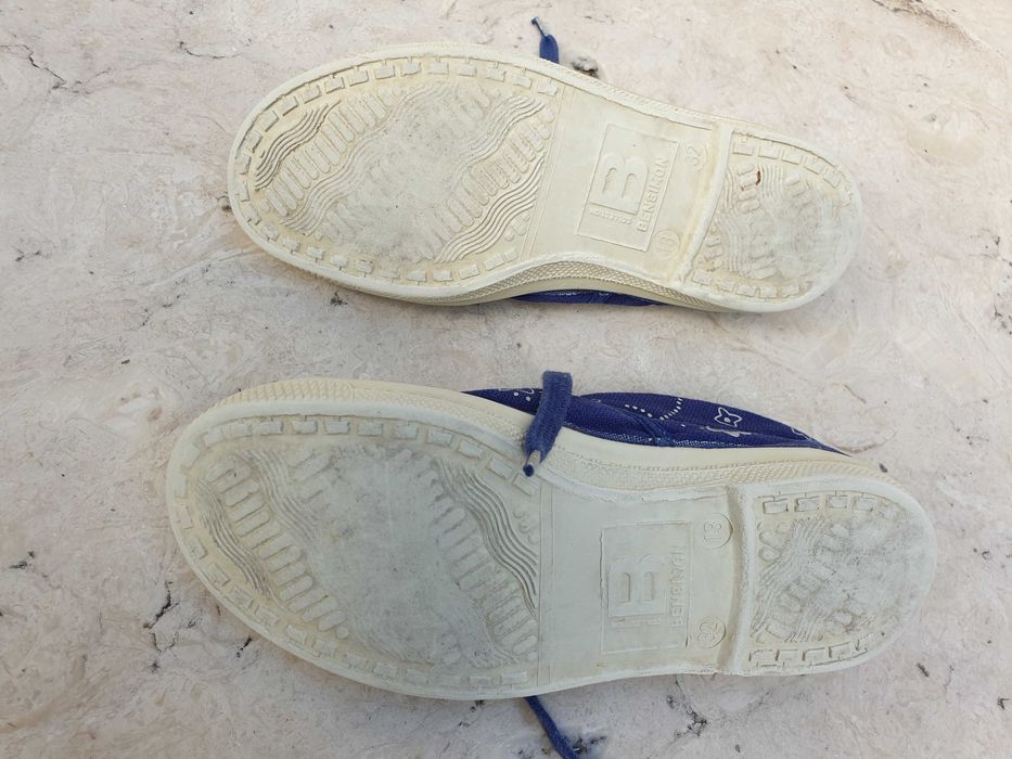 Tenis Bensimon azul com flores