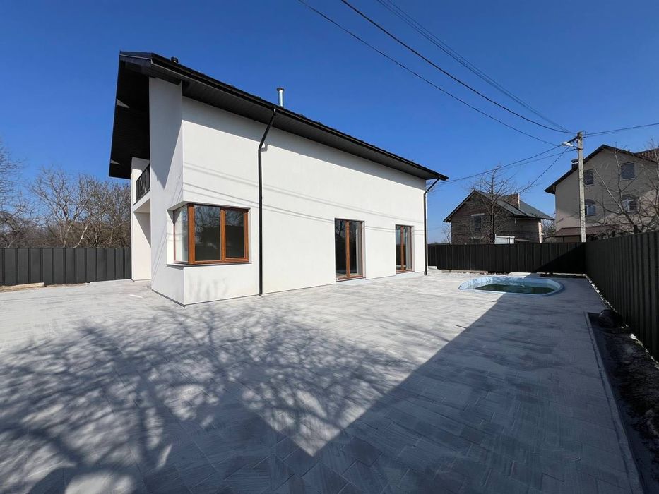 Продам будинок з ремонтом та басейном/3.7сотих/180м2/біля річки