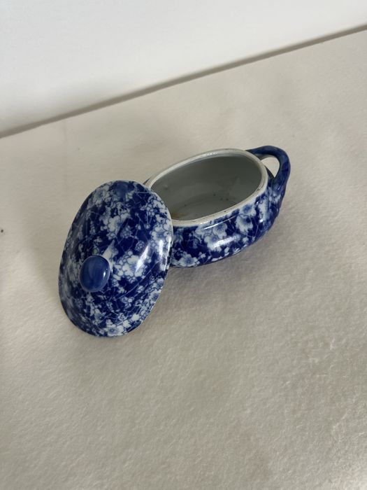 Caixa em ceraia azul