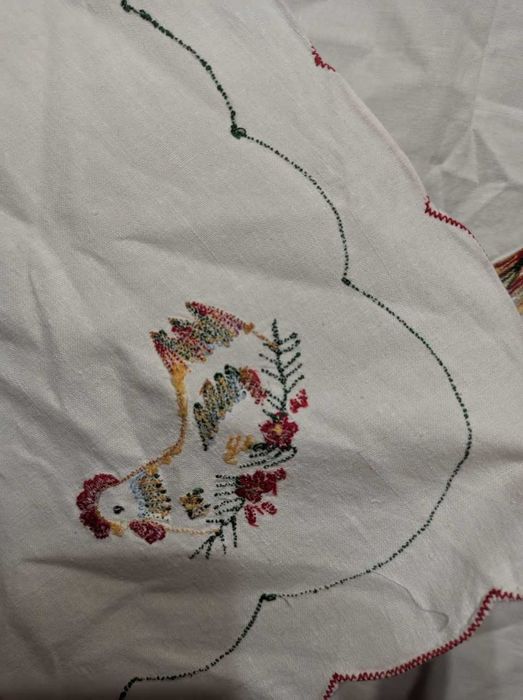 Детская скатерть с вышивкой 80х80 см