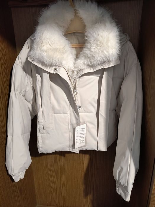 Нова жіноча куртка