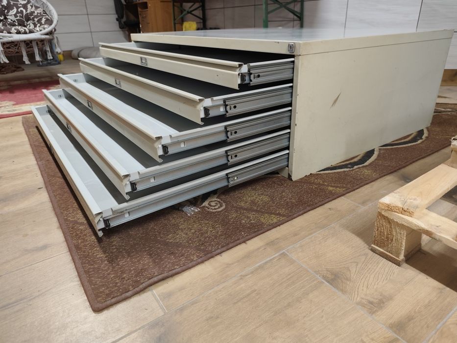 Szafka na mapy, plany, projekty, narzędzia itp.