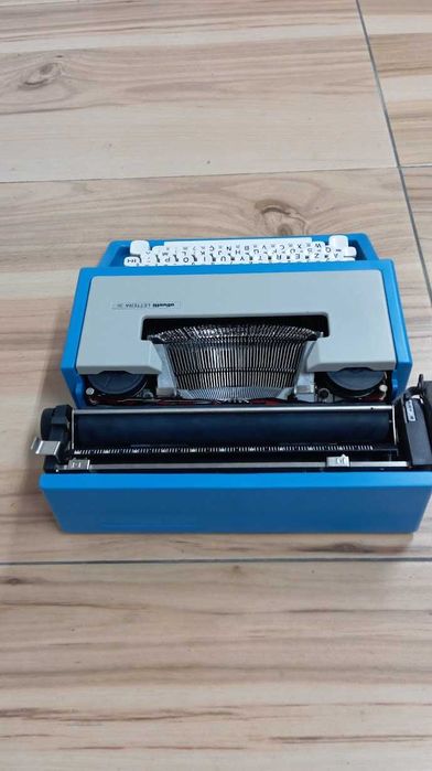 Máquina de escrever  Olivetti