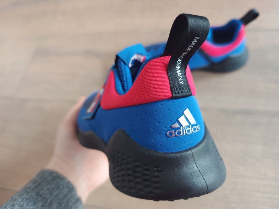 Buty dziecięce Adidas Marvel 34 Avengers Nowe Chłopięce na rzep